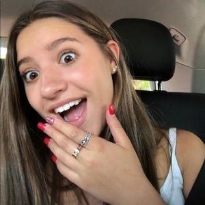 Meet your Posher, Alaya